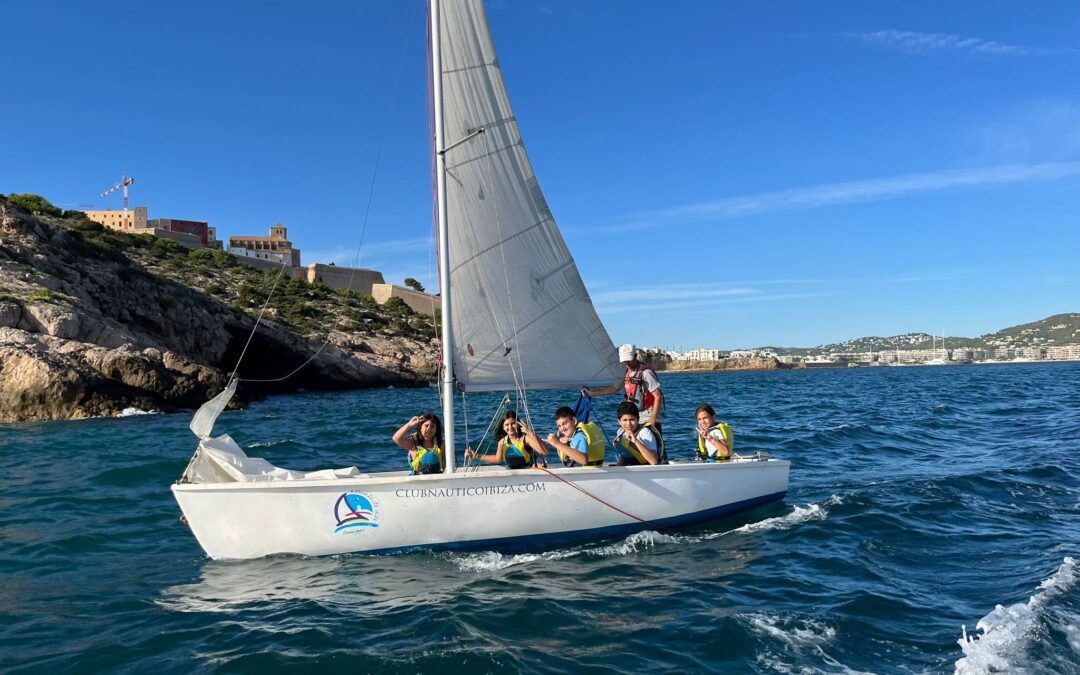 Ilusión contagiosa de los niños en la Jornada de Vela Infantil ‘Cuidándote’