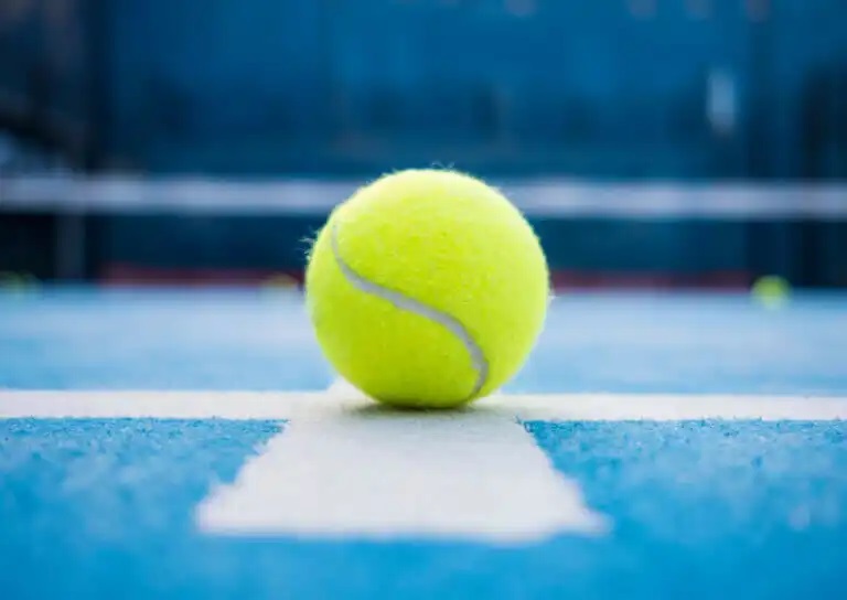 Las diferencias entre las pelotas de tenis y pádel